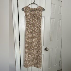 Vintage 90s midi dress. Adjustable wait tie. No tag but fits like a 6.